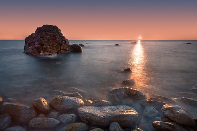 tableau decoratif, decoration, tableau decoration, tableau abstrait, paysage de vende, paysage de bretagne, paysage de mer, cadeau,quiberon, bretagne, france, plage, rocher, coucher de soleil, rivage, automne, galet, vague, rose, bleu, orange, rouge ,bretagne