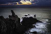 decoration prints, design prints, house decoration, abstract prints, france landscape, french waterscape, gift,bretagne, landscape, crozon, natural park, photos from Brittany, anse de dinan, beach, rock, pebble, ledge, sunset, sun, wave, winter, sky, cloud, waterscape